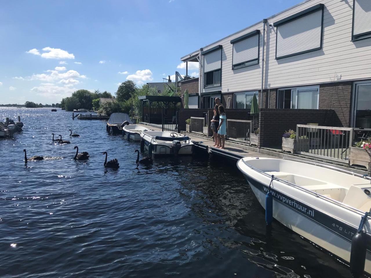 Hotel Visserslust Rooms, And Houseboats