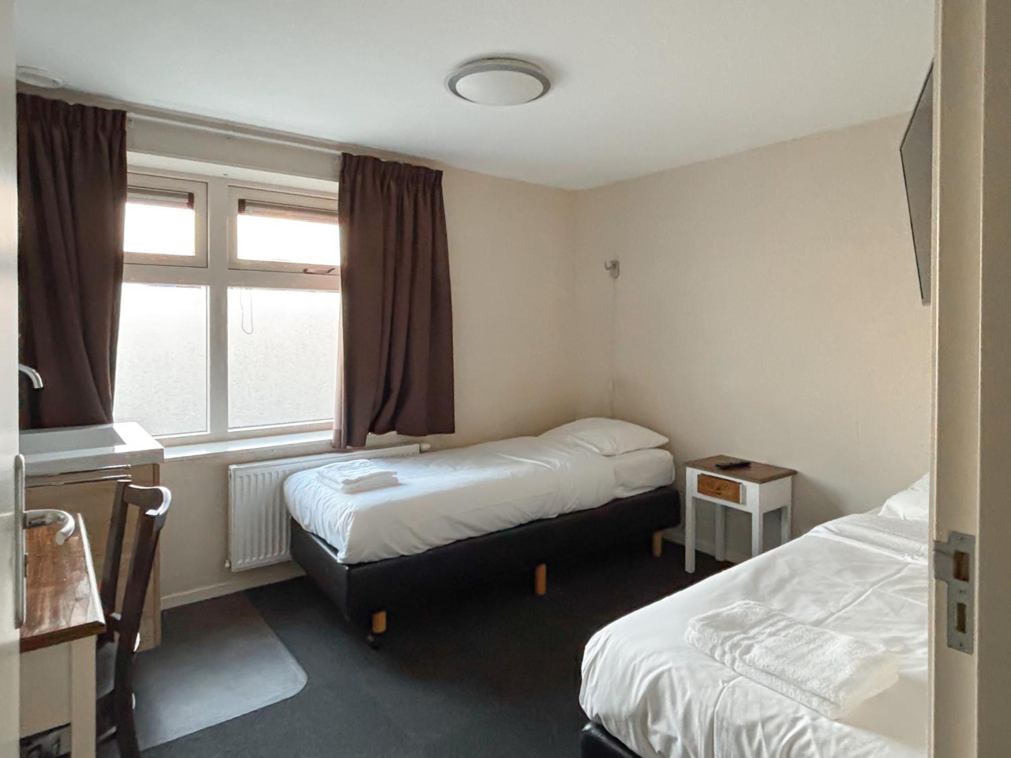 Visserslust Rooms, And Houseboats Hotel