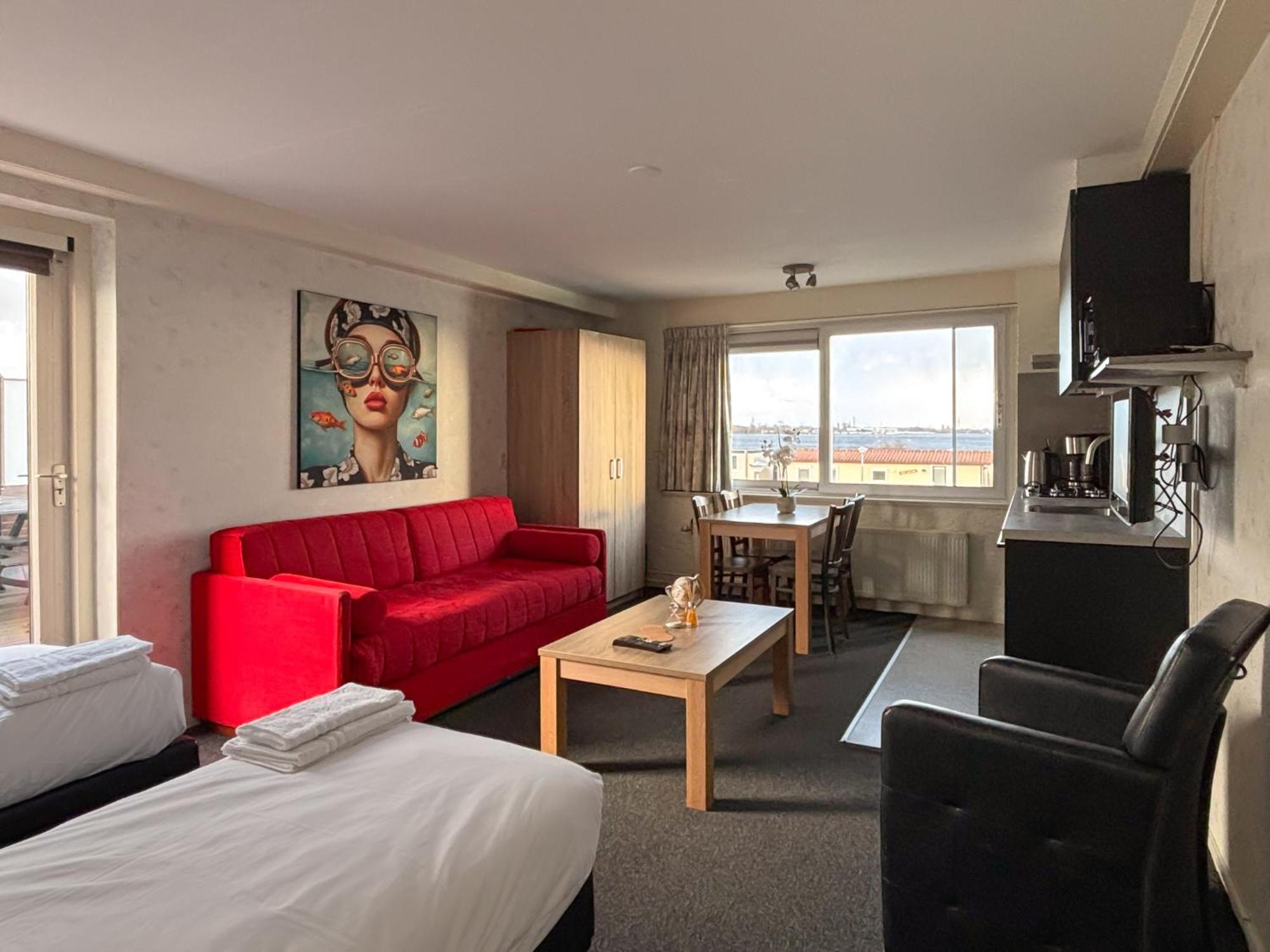 Hotel Visserslust Rooms, And Houseboats 3*