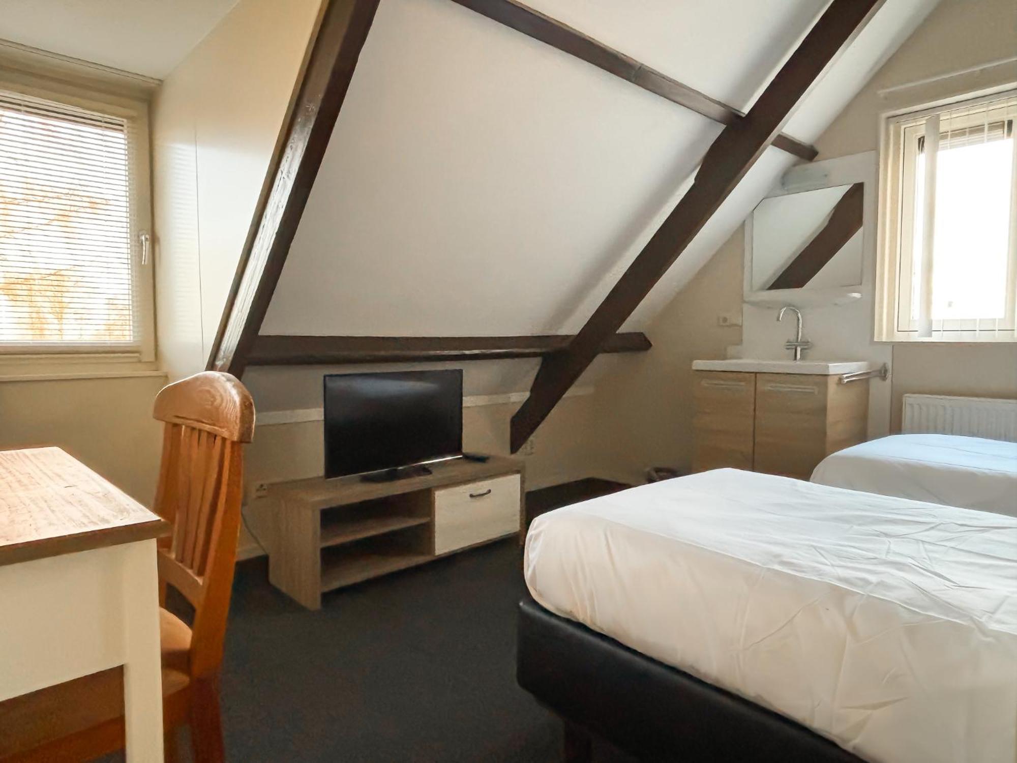 Visserslust Rooms, And Houseboats