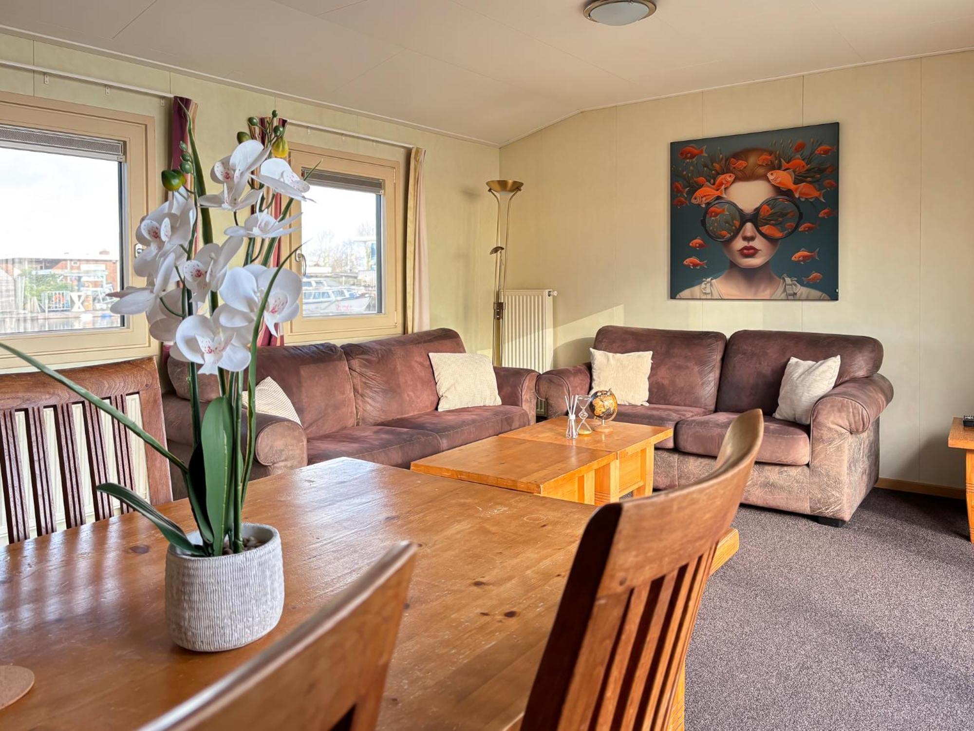 Hotel Visserslust Rooms, And Houseboats